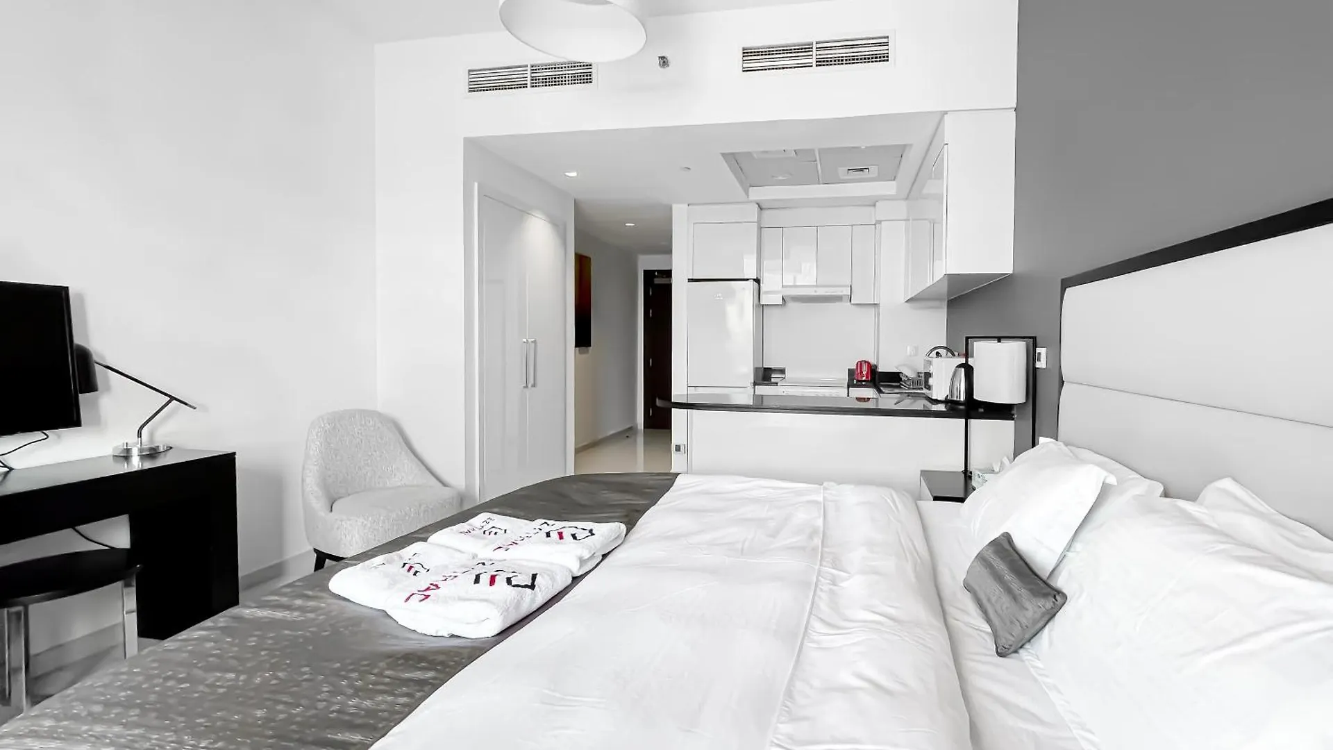 Studio In Jvc Tower 108 Dubai - Ezytrac Vacation Homes Apartment